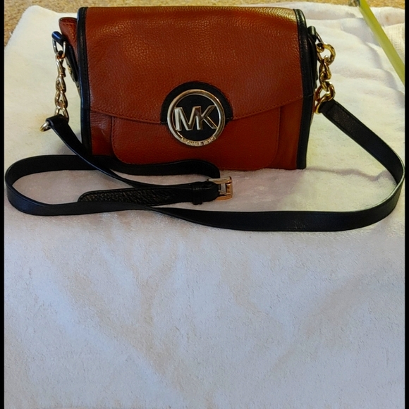 AUTHENTIC BEAUTIFUL MICHAEL KORS CROSSBODY - Picture 1 of 9